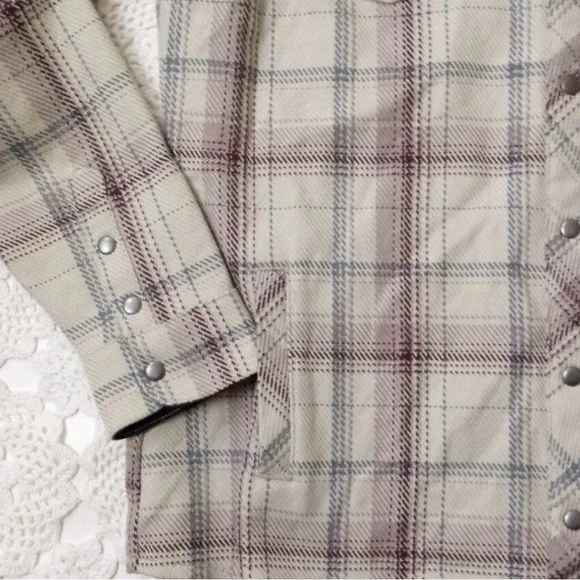 Kuhl Plaid Hooded Jacket - Cream and Gray - Picture 4 of 7